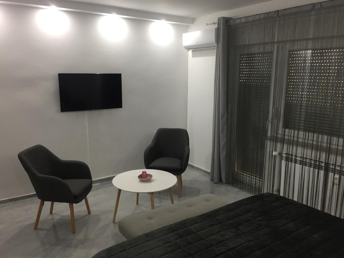 Apartman Sonas 2 With Free Private Parking Karlovac Buitenkant foto