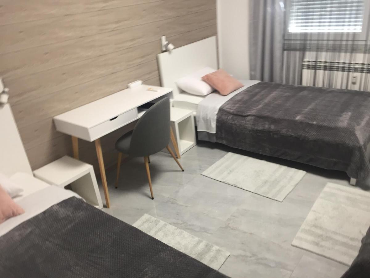 Apartman Sonas 2 With Free Private Parking Karlovac Buitenkant foto